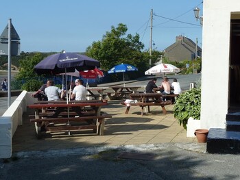 The Harbour Hotel - Hotels with Pet Friendly Rooms in Cemaes Bay