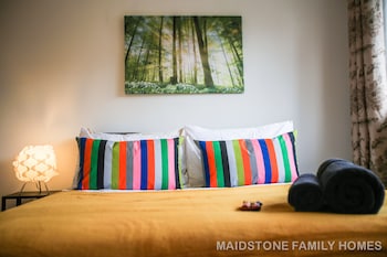 Maidstone Family Homes - Fernhill - Holiday homes with Pet Rooms in Maidstone