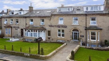 The Abbey Lodge Hotel - Hotels with Pet Rooms in Shipley