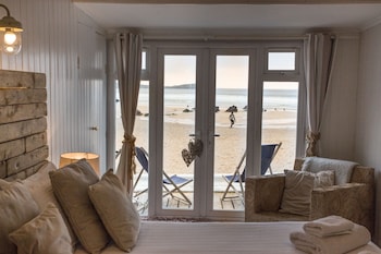 Lusty Glaze Beach Accommodation - Holiday homes with Pet Rooms in Newquay