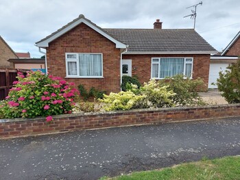 Rosie's - Lovely Detached Bungalow - Cottages with Pet Rooms in King's Lynn