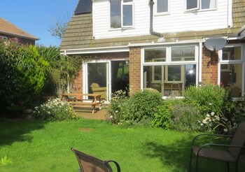 Rowan House.......within 5 Minutes Of Clifftops - Cottages with Pet Rooms in Hunstanton