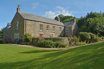 Trencreek Farmhouse - Cottages with Pet Rooms in Truro