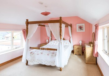 Damerons Farm Cottages - Cottages with Pet Rooms in Ipswich