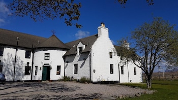 Altnaharra Hotel - Hotels with Pet Rooms in Lairg