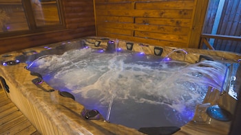 Brook Barn With Sauna & Hot Tub - Apartments with Pet Rooms in St Neots