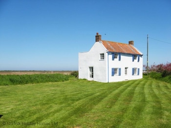 Island House...unique Situation With Harbour Views - Cottages with Pet Friendly Rooms in King's Lynn