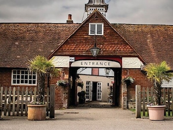 The Walhampton Arms - B&Bs with Pet Rooms in Lymington