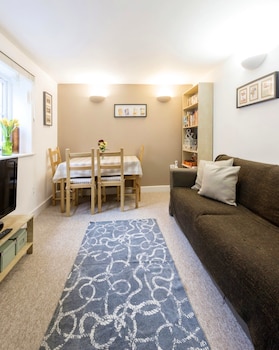 Thorn Cottage - Cottages with Pet Friendly Rooms in Sherborne