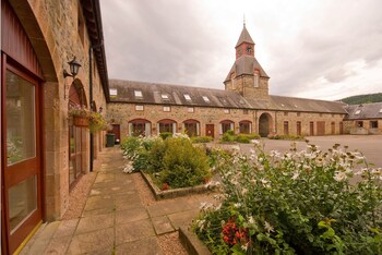 Tomich Holidays Courtyard Cottage - Cottages with Pet Rooms in Beauly