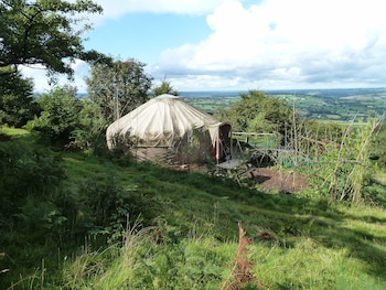 Yurt Luxury & Bathouse - Caravan parks with Pet Rooms in Callington