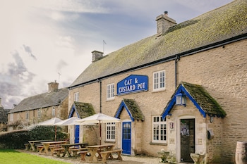 Cat And Custard Pot Inn - Inns with Pet Friendly Rooms in Tetbury