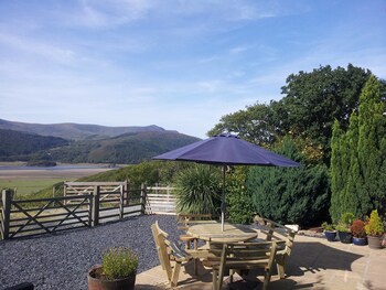 Pine Cottage - Exceptional Location In Snowdonia National Park Near Beaches - Holiday homes with Pet Rooms in Dolgellau