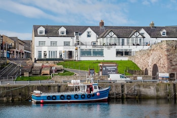 The Bamburgh Castle Inn - Hotels with Pet Rooms in Seahouses