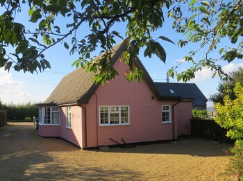 44 Sea Lane - Almost On The Beach - Cottages with Pet Rooms in Hunstanton