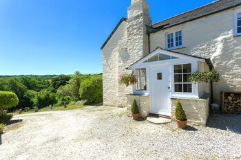 The Old Farmhouse - Cottages with Pet Rooms in Liskeard