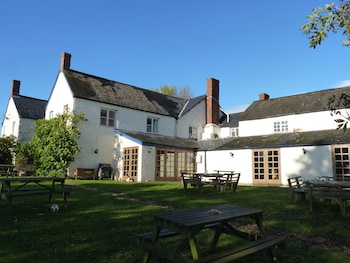 The Carew Arms - Inns with Pet Rooms in Taunton