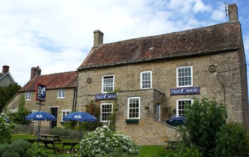 The Half Moon Inn - Inns with Pet Rooms in Templecombe