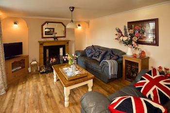 Vine Cottage   B Amp B - B&Bs with Pet Friendly Rooms in Par