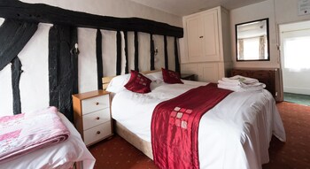 The Bull At Wargrave - Inns with Pet Rooms in Reading