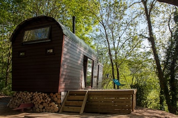 Extraordinary Huts - Cabins & lodges with Pet Friendly Rooms in Rye