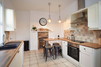 Windsor Cottage - Cottages with Pet Rooms in Saltburn-by-the-Sea