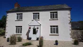 Lovaton Farmhouse - B&Bs with Pet Rooms in Okehampton