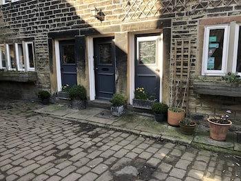 Over The Bridge - B&Bs with Pet Friendly Rooms in Sowerby Bridge