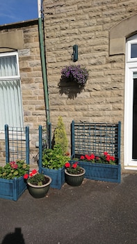 Geordie Pride Lodge - B&Bs with Pet Rooms in Liversedge