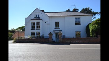 The White House - Holiday homes with Pet Rooms in Norwich