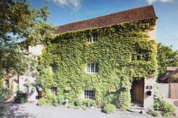 17th Century Watermill - Apartments with Pet Friendly Rooms in Evesham