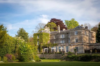 Burleigh Court - Hotels with Pet Friendly Rooms in Stroud