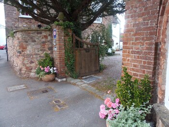 Garden Wing - Cottages with Pet Rooms in Bridgwater