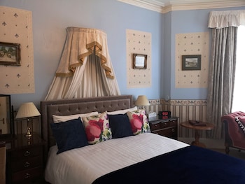 Fleurie House - B&Bs with Pet Rooms in Torquay