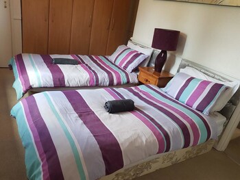 I Dwell Dartford House - Apartments with Pet Friendly Rooms in Dartford