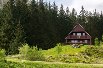 Ghillies Chalet - Chalets with Pet Friendly Rooms in Crianlarich