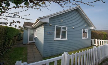 Swallows Croyde 3 Bedrooms, Sleeps 6, Beach Chalet - Cottages with Pet Rooms in Braunton