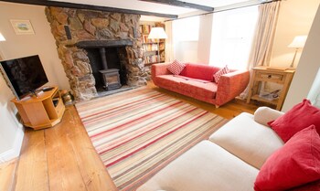 Berry Cottage Croyde 4 Bedrooms Sleeps 7-9 Dog Friendly - Cottages with Pet Rooms in Braunton