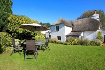 Perrymans Cottage 4 Bedrooms Sleeps 9 - Cottages with Pet Rooms in Braunton