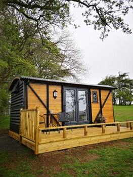 Pen-rhos Luxury Glamping  - Cabins & lodges with Pet Rooms in Llandrindod Wells