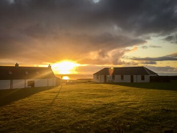 Monkstadt No 6 - Jessie's Hideaway - Holiday homes with Pet Rooms in Portree