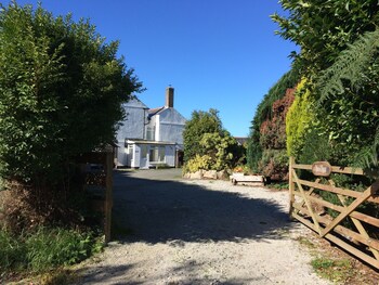 The Old Farmhouse At Mena - Cottages with Pet Rooms in Bodmin