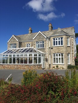 Dalswinton House - Guest houses with Pet Rooms in Newquay