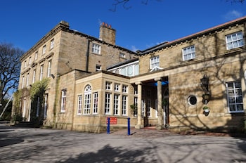 Healds Hall Hotel - Hotels with Pet Friendly Rooms in Liversedge