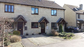 Harvey's Cotswold Retreat - Holiday homes with Pet Rooms in Witney