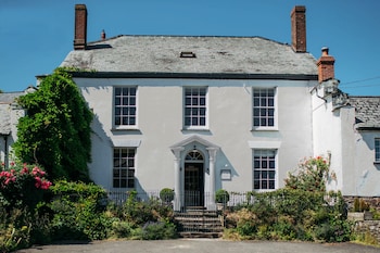 Heasley House - B&Bs with Pet Rooms in South Molton