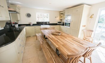 Shippenrill Croyde 6 Bedrooms, Sleeps 13, Hot Tub - Holiday homes with Pet Rooms in Braunton