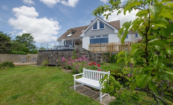 Rooftops Braunton 4 Bed Sleeps 8 Beautiful Views - Cottages with Pet Rooms in Braunton