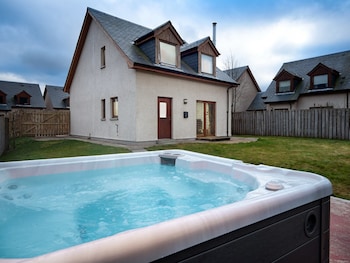 Mountain Hare Lodge - Holiday homes with Pet Rooms in Aviemore