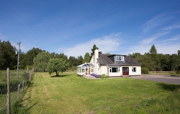 Juniper Hill, Near Loch Achilty On The Nc500 - Holiday homes with Pet Rooms in Strathpeffer